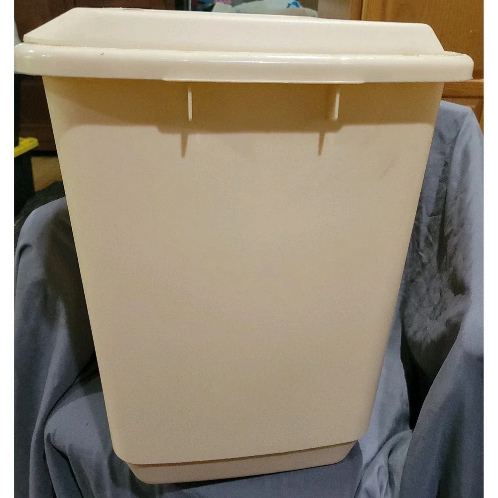 Vintage Laundry Hamper Basket with Lid Tulip Floral Rubbermaid 2787
